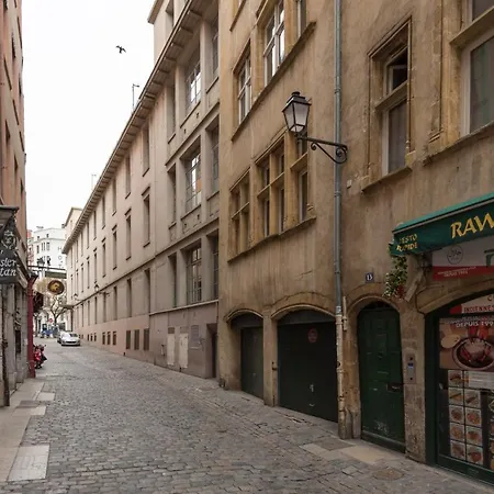 L'authentique - Au Coeur De Lyon
